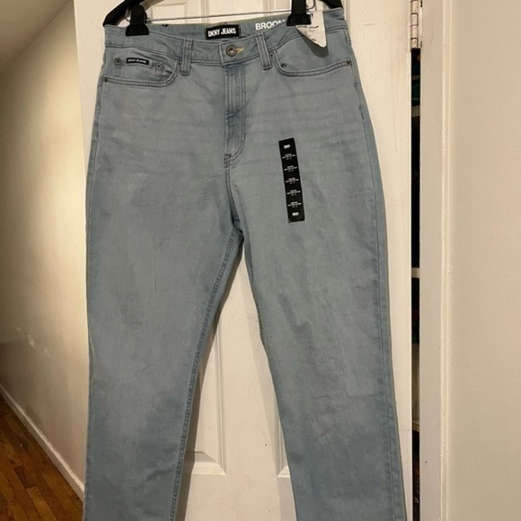 Dkny light blue denim high rise vintage Broome fit denim jeans. Comfort stretch! - Picture 2 of 8